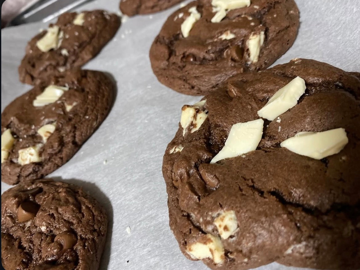 Chocolate White Crunch Cookie